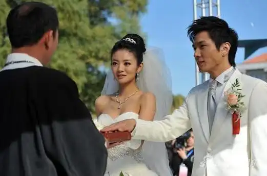 嫁给李承铉9年,安以轩仍是戚薇心中的一根刺,咽不下也取不出