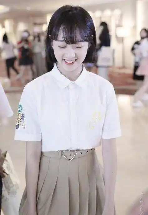 李子璇,她是被101个选手选出来的主题曲c位担当,是ella老师,王一博