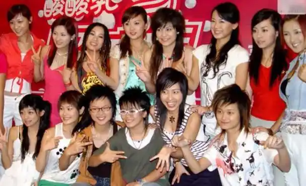 叶一茜23岁嫁给田亮结婚15年儿女双全是超女中最大的赢家