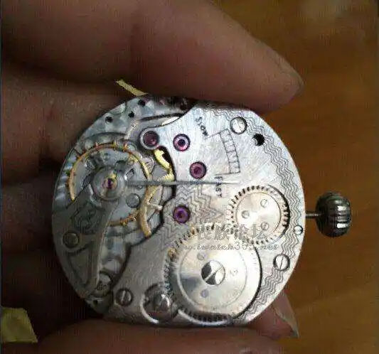 海鸥st3600,仿自eta6497机芯,手动,此机芯多用于仿制沛纳海及大飞系列