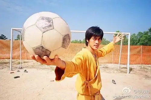 张柏芝莫文蔚都演过周星驰的少林足球