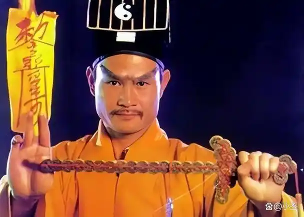 成为了香港僵尸电影的代表性演员之一