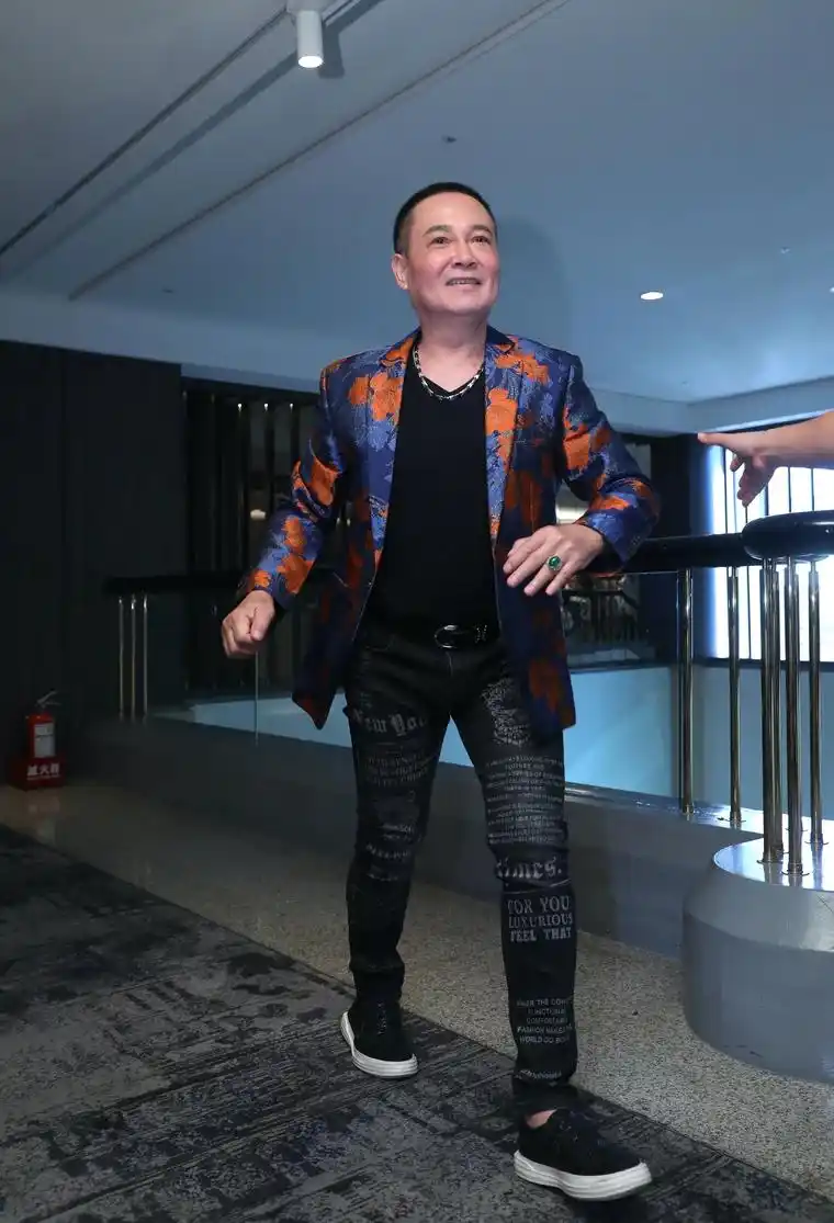 70岁"胡一刀"孟飞自曝仍做男一,状态仍年轻,三婚娶小20岁娇妻