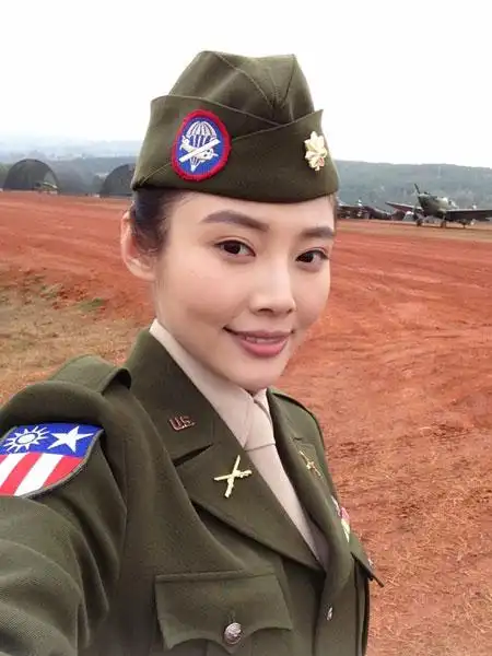 第一伞兵队热播徐冬冬化身女伞兵张弛有度