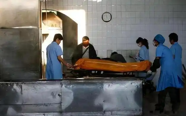 火葬场的一些秘密你知道吗火烧完只让家属带走一部分骨灰