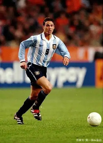 雷东多有着俊朗的面颊精湛的球技,为他着迷的不知有万千男球迷,众多