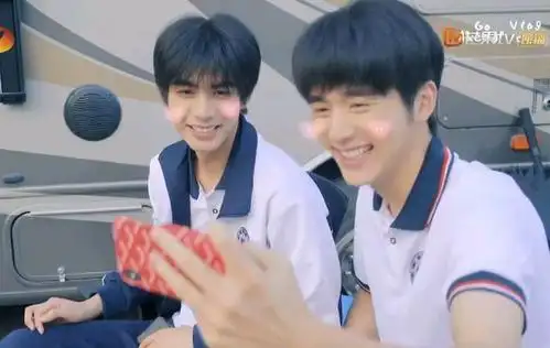 张新成和宋威龙拍视频!