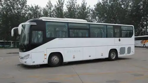 宇通10.5米24-47座客车(zk6107hn1y)