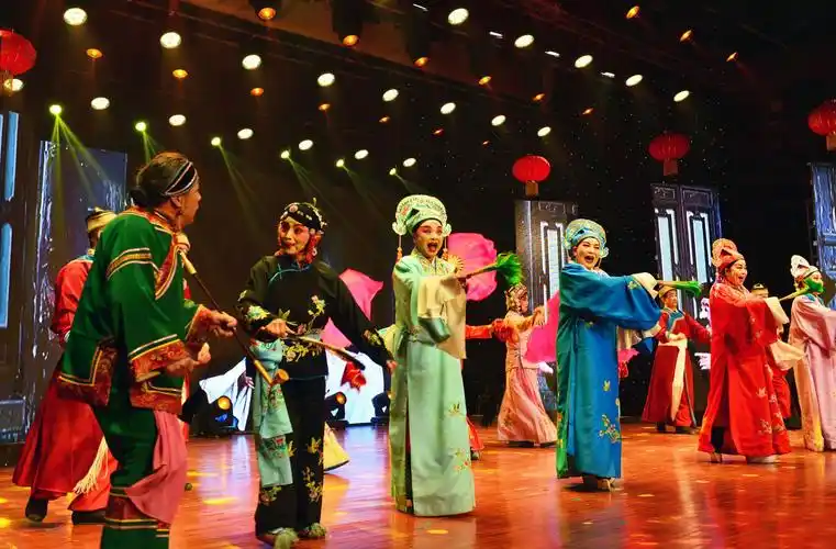 太谷秧歌传承百余年,经历代艺人努力,堪称山西民间艺术一朵奇葩.