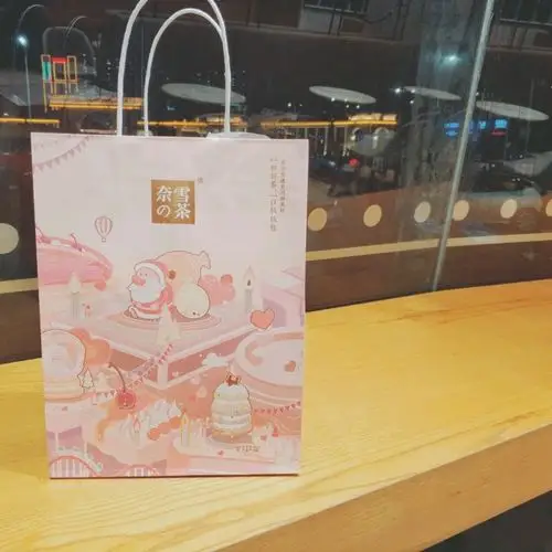 冬日里,我爱这一杯粉粉嫩嫩的奈雪の茶