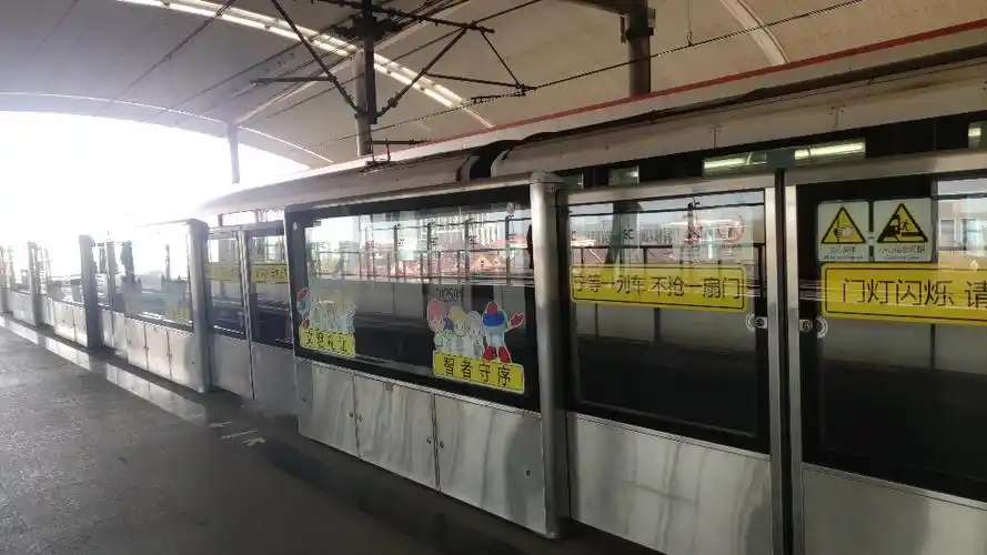 【上海地铁】胖头鱼143离开宝安公路站