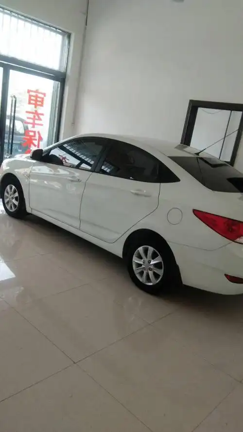 2014年北京现代瑞纳老款看上去车况还好里程是7万多公里6年车龄了帮