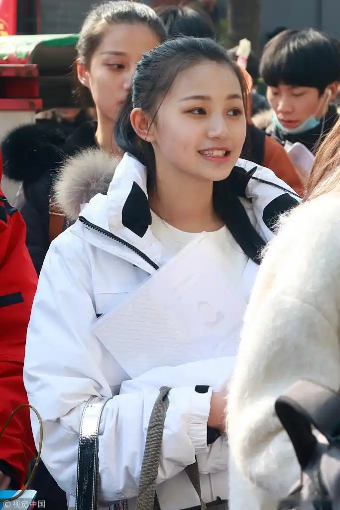 美女考生颜值高】26日,北京,中央戏剧学院进入复试阶段