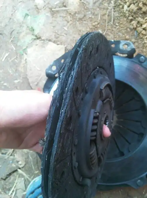 在什么情况下会烧? 23 2010-06-10 离合器烧了几次!影响车子动力吗?