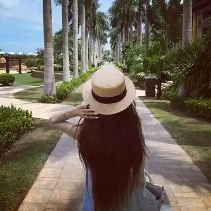 免费带帽子背影女头像 女生头像图片大全 -【爱个性】