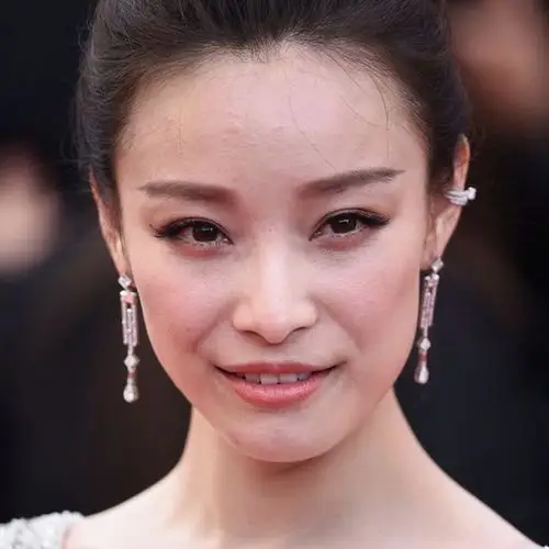 这是倪妮的原生脸从轻易被艳压的眯缝眼变成现在是回炉重造级别吧