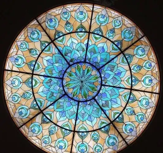 这里的玻璃就像花一样,想给自家的也这么弄