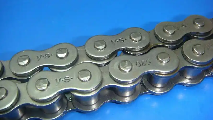 为何要调整纸箱机械设备中的链条?