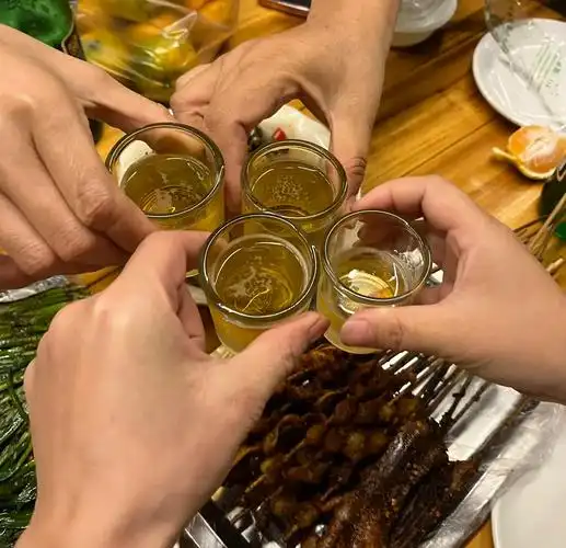 敬自己一杯酒,往事清零,爱恨随意,愿岁月无波澜;愿余生不遗憾 - 抖音