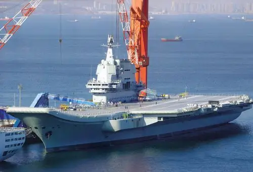 > 国产002型航母高清大图