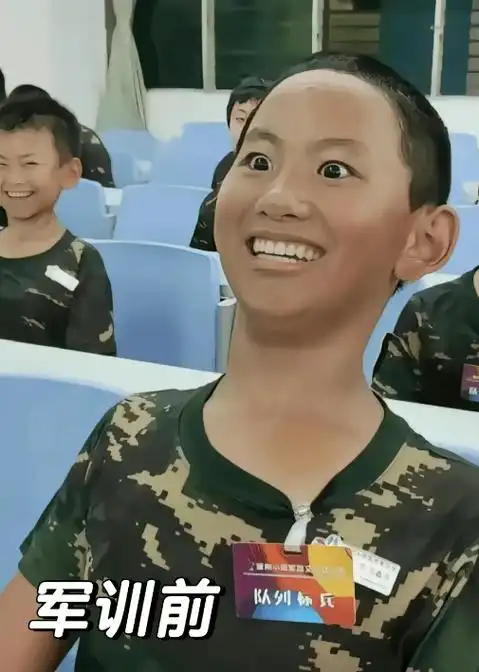 "儿子都晒分层了",大学生军训前后对比照,家长吐槽笑不活了_经历_肤色