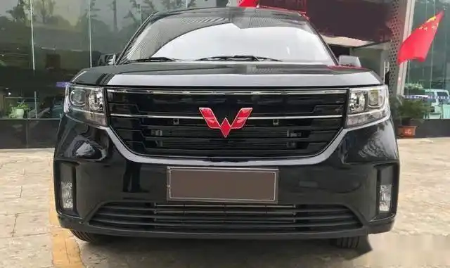 全新五菱宏光"黑骑士"登场,仅售6万配置足,大7座设计太实在!