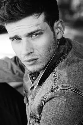 英国伦敦简介资料:奥利弗·斯塔克(oliver stark)是一位演员,主要作品