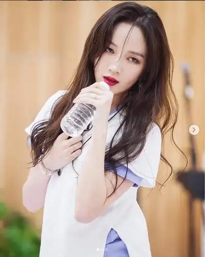 我来安利孟佳的美照了 她韩范的照片巨美!看了都想.