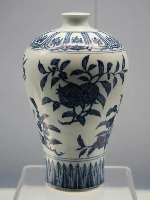 明永乐景德镇窑青花花果纹瓶上海博物馆藏