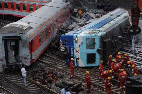 2008年4月28日凌晨4时38分,正运行至胶济铁路上的t195次旅客列车与