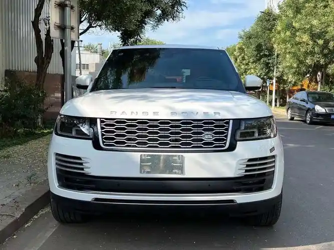 全新2023款路虎揽胜行政加长版配置解析