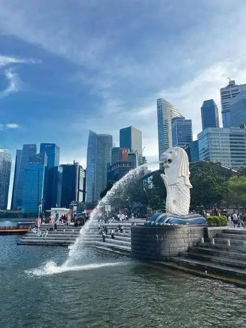 作为一个国际化的旅游目的地,新加坡拥有许多值得探索和体验的景点和