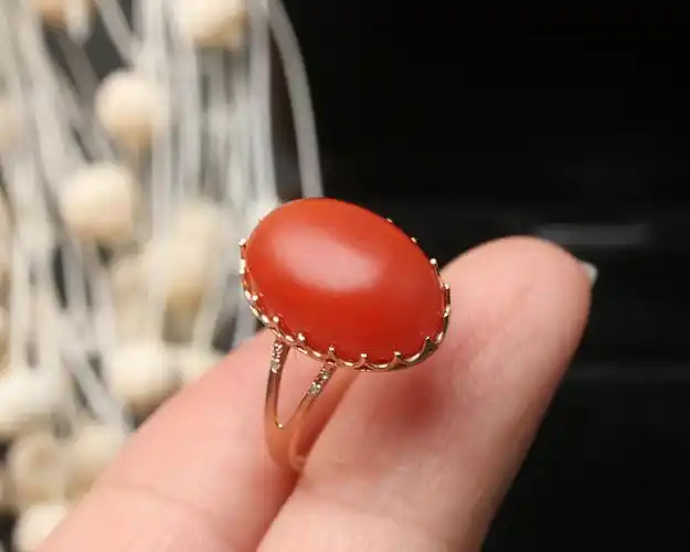 【d90756】南红保山料18k金镶嵌蛋面戒指