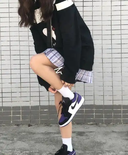 我终于信了,原来女生这样穿aj才"最潮",男生看了都自愧不如