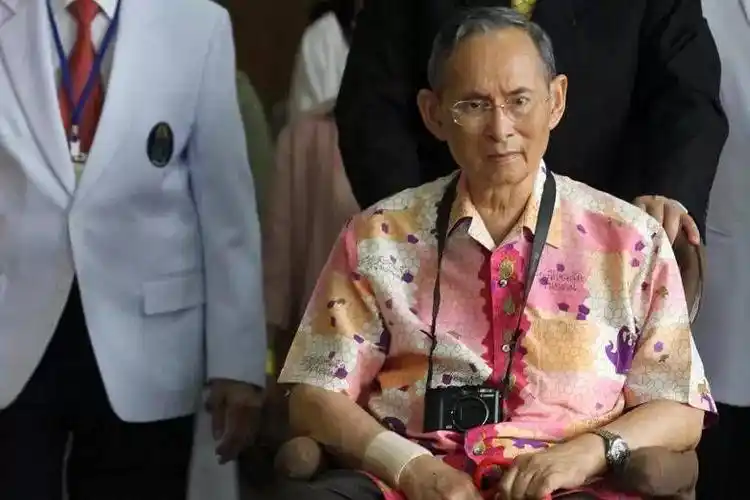 泰国国王普密蓬去世 被称为世界上最文艺的国家元首