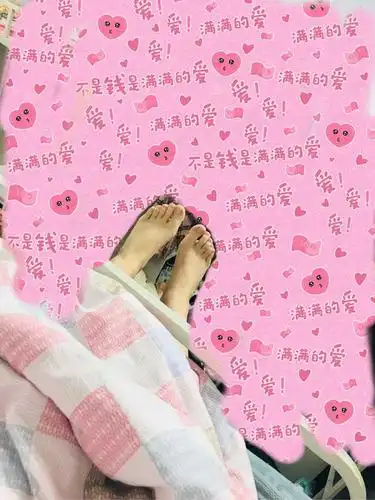 对不起,不知道 这张照片是顶着墙拍的,就是宿舍床的宽度