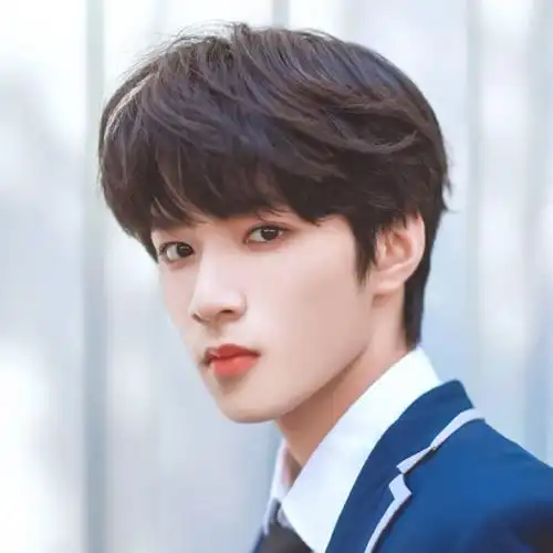 刘耀文个人简介 (分享自@芒果tv) 来自向来来不及 - 微博