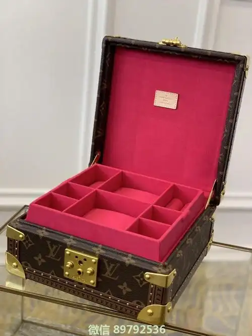lv珠宝盒玫红色内衬超实用首饰盒型号m20040