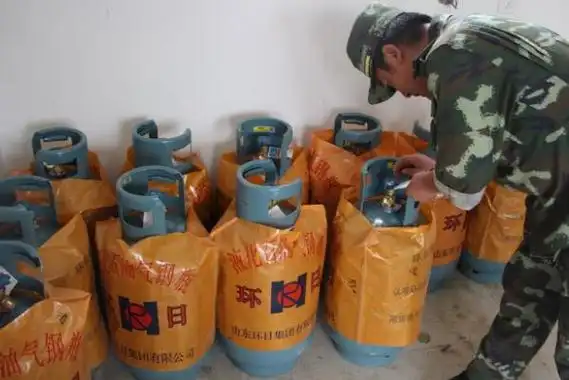 易燃易爆场所不能穿什么鞋易燃易爆场所这些鞋子不能穿