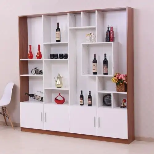 就会选择酒柜摆放在家中客厅,酒柜是专门用于酒类储存以及展示的柜子