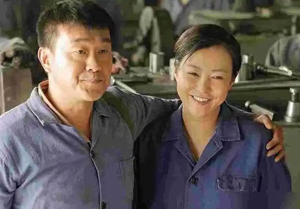 2015年,他在电视剧《情满四合院》中的出色表演赢得了金鹰奖观众喜爱