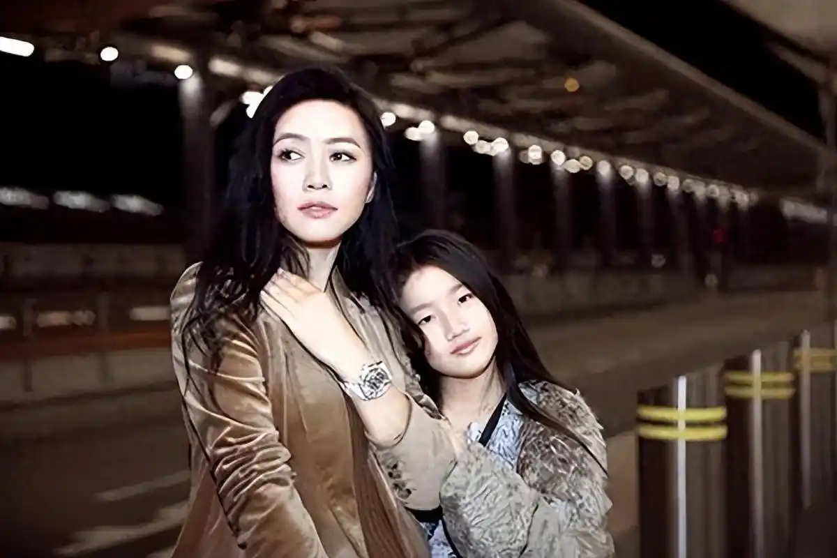 田海蓉:爱上陆毅,痴迷王志文,富豪老公狱中去世,她拿130亿努力活明天