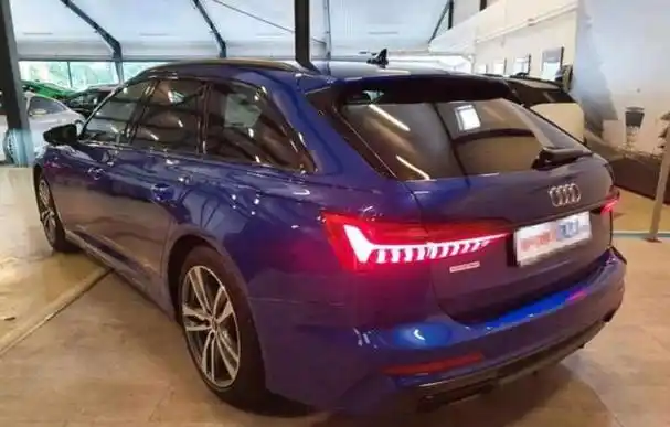 导读:时尚又大气,落地40万,奥迪a6旅行版海外亮相,成熟大气,可选四驱