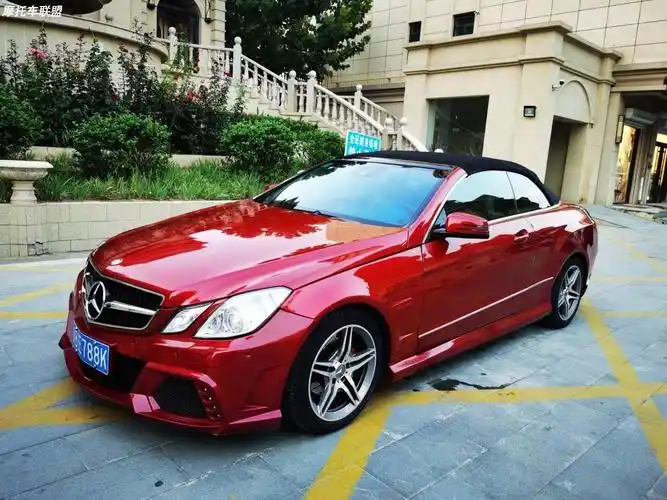 奔驰e260敞篷跑车是纯进口的,不是北京奔驰生产的,北京奔驰生产的奔驰