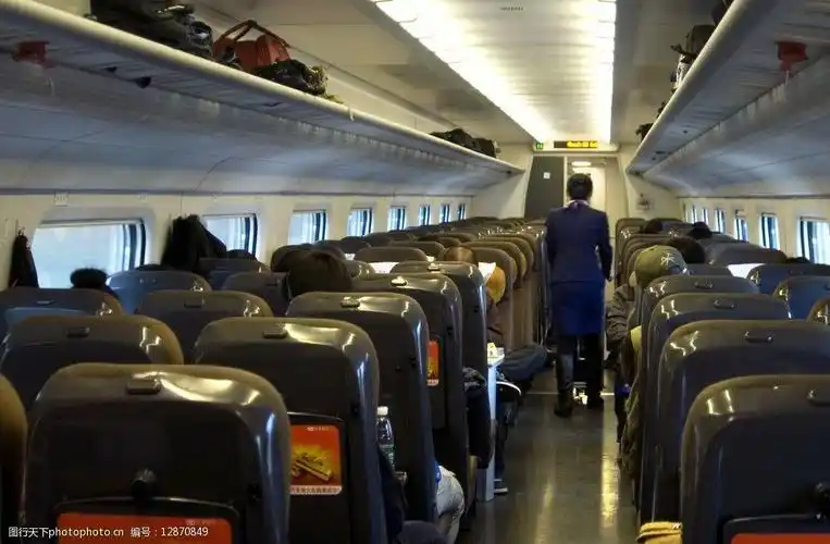 关键词:动车车厢内景 动车 和谐号 车厢 铁路服务 铁路客运 高铁 交通