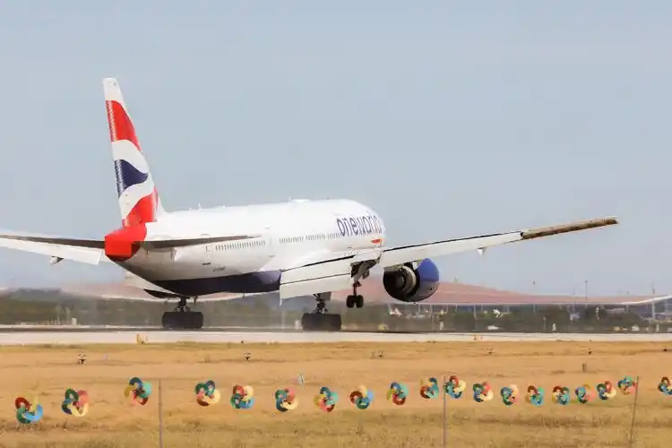 为了庆祝这期待许久的时刻,英国航空公司全球机场总监路易丝61