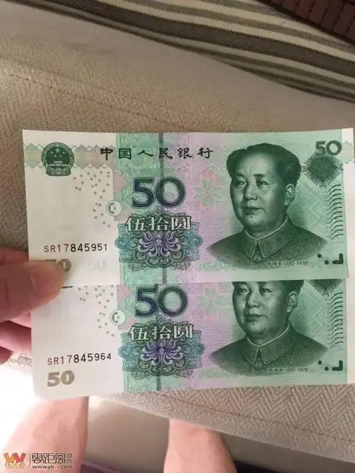 发现两张50元人民币水银线对不齐这算错版
