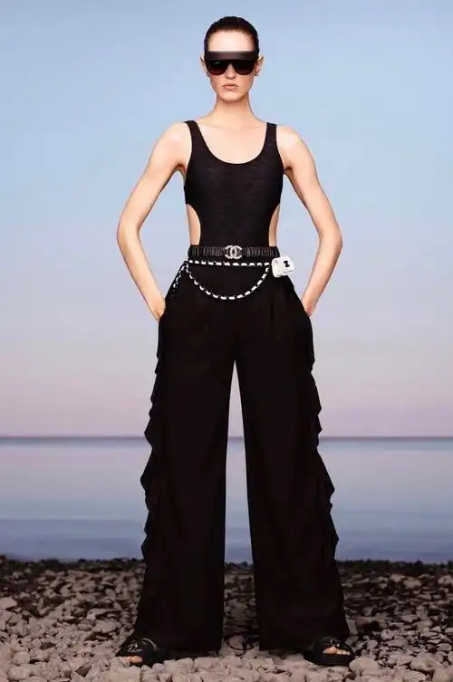 最新chanel春款真丝荷叶边阔脚裤