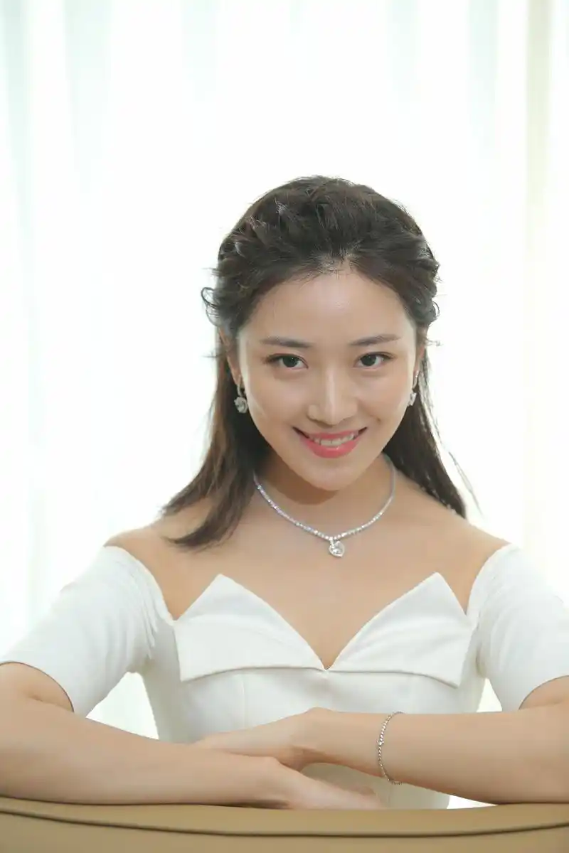 从胡歌主演的猎场认识的菅韧姿 饰演的罗伊人简直就是女神啊