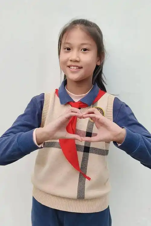 三四年级尊重之星风采展_同学_长辈_女孩